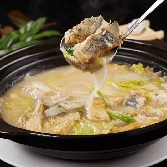 鲳鱼芋头白菜汤 Pomfret w Yam & Cabbage Soup (4-6 Pax)